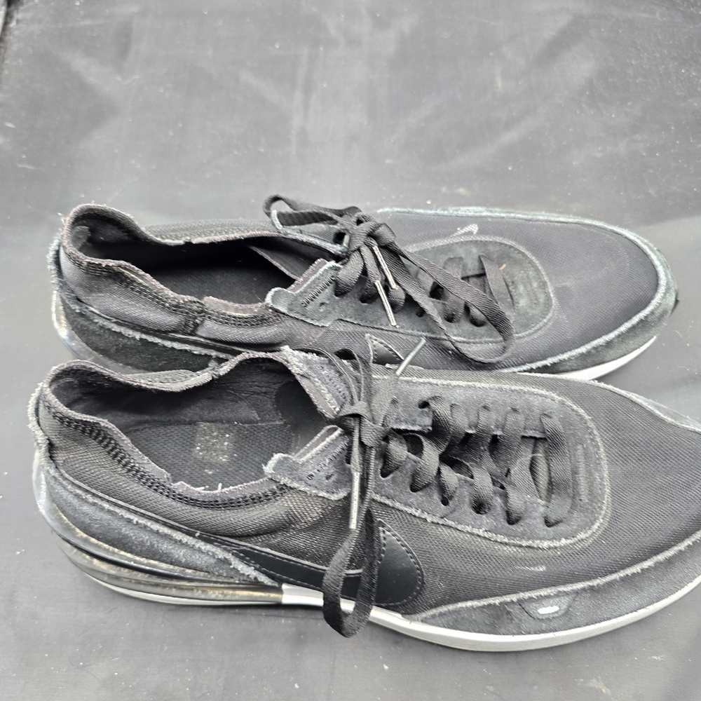 Nike Men's Black and Gray Sneakers